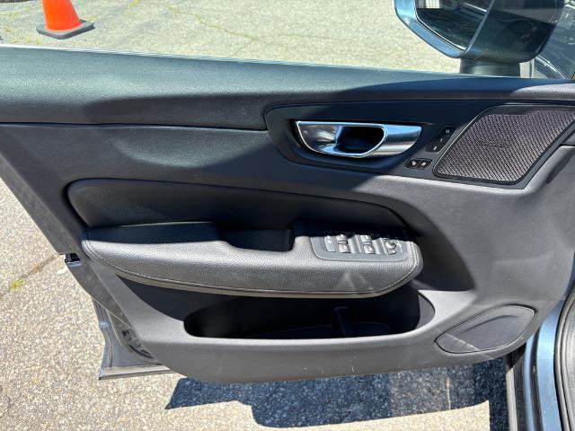 Used 2022 Volvo XC60 B5 Momentum w/ Advanced Package AWD/4WD image 9