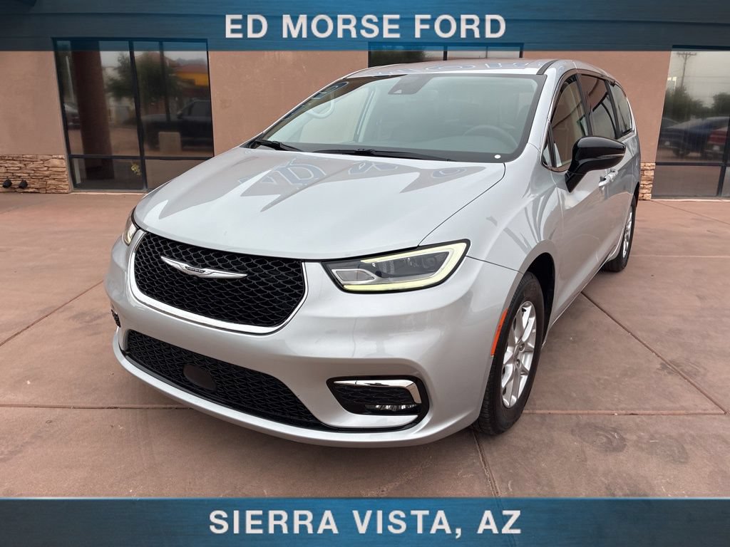 Used 2024 Chrysler Pacifica Touring-L FWD video 2