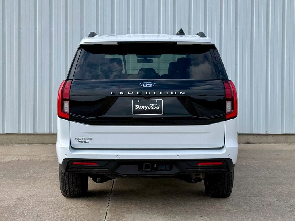 Certified 2025 Ford Expedition Active AWD/4WD image 5