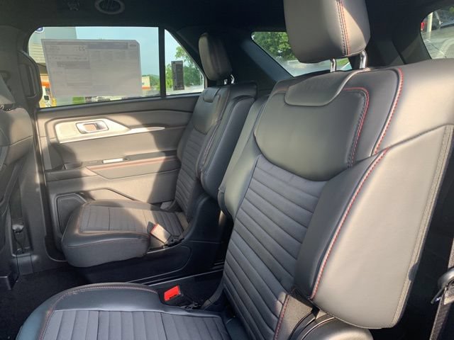 Certified 2026 Ford Explorer ST-Line w/ ST-Line Street Pack AWD/4WD image 21