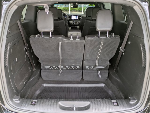 Used 2025 Chrysler Pacifica Select image 18