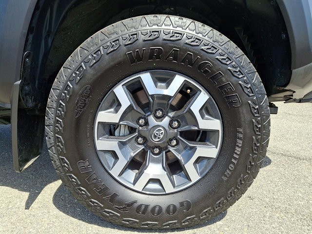 Used 2023 Toyota Tacoma TRD Off-Road w/ Black Out Package (TMS) AWD/4WD image 13