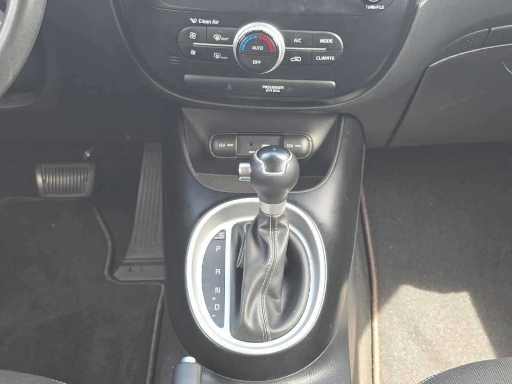Used 2018 Kia Soul + FWD image 13