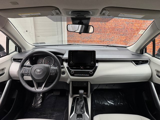 Used 2022 Toyota Corolla Cross LE image 8