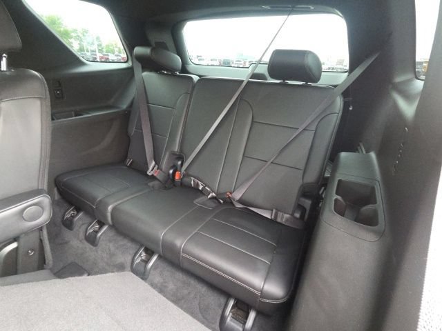 Used 2023 Chevrolet Traverse LT FWD image 16