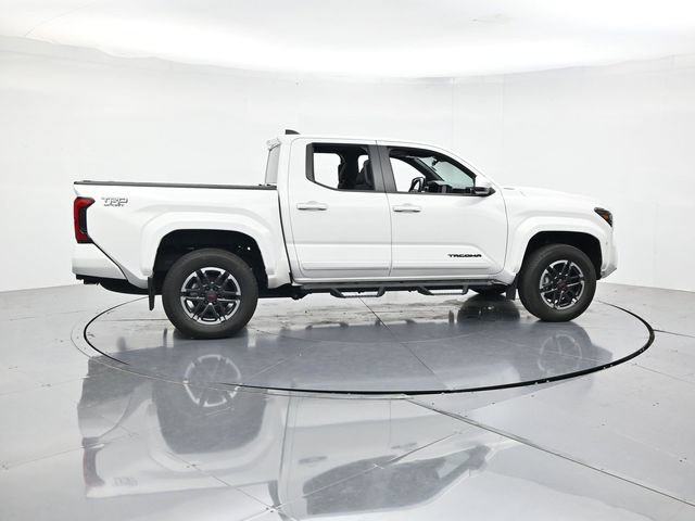 Used 2024 Toyota Tacoma TRD Sport AWD/4WD image 2