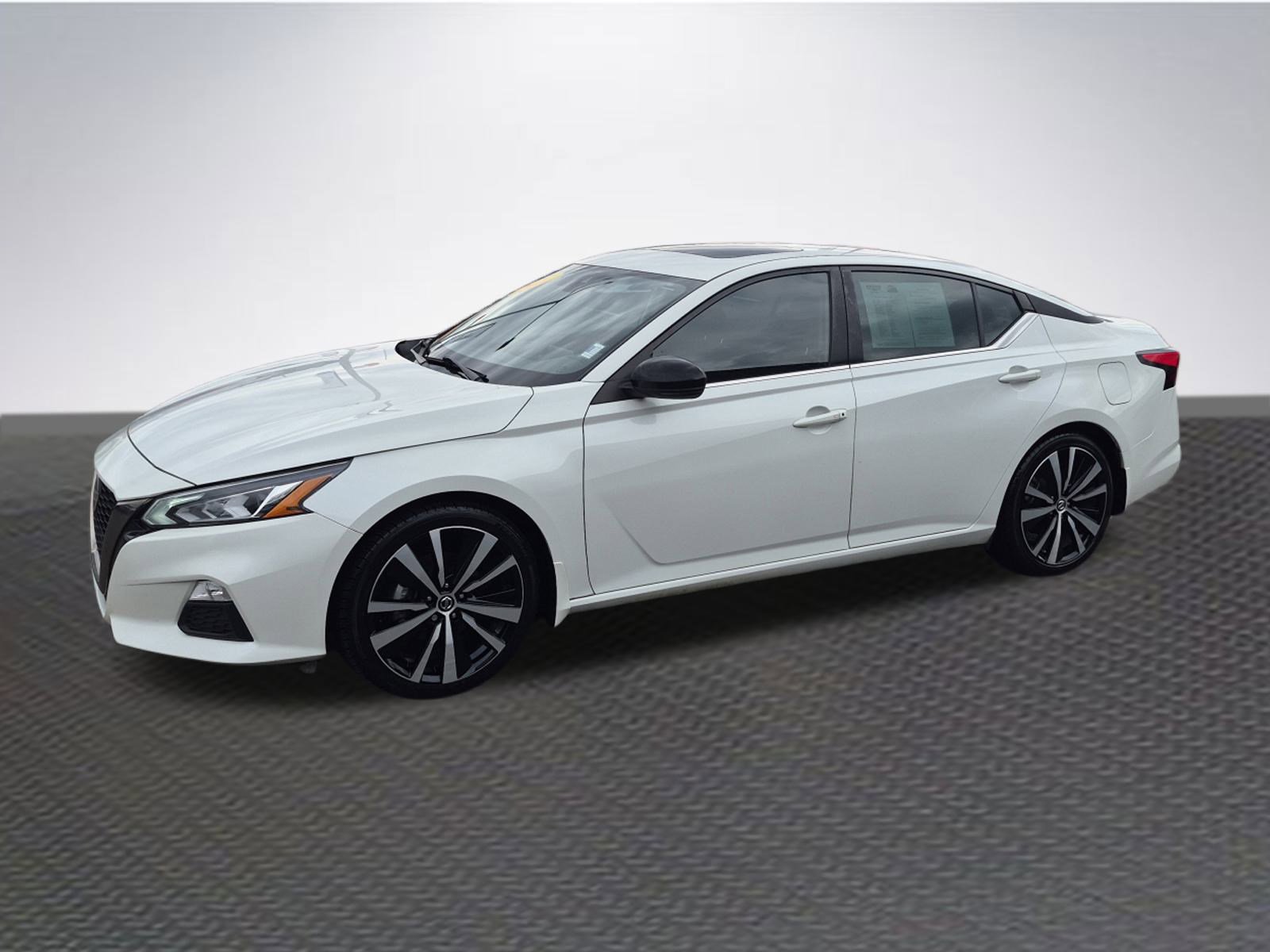 Used 2021 Nissan Altima 2.5 SR w/ SR Premium Package image 2