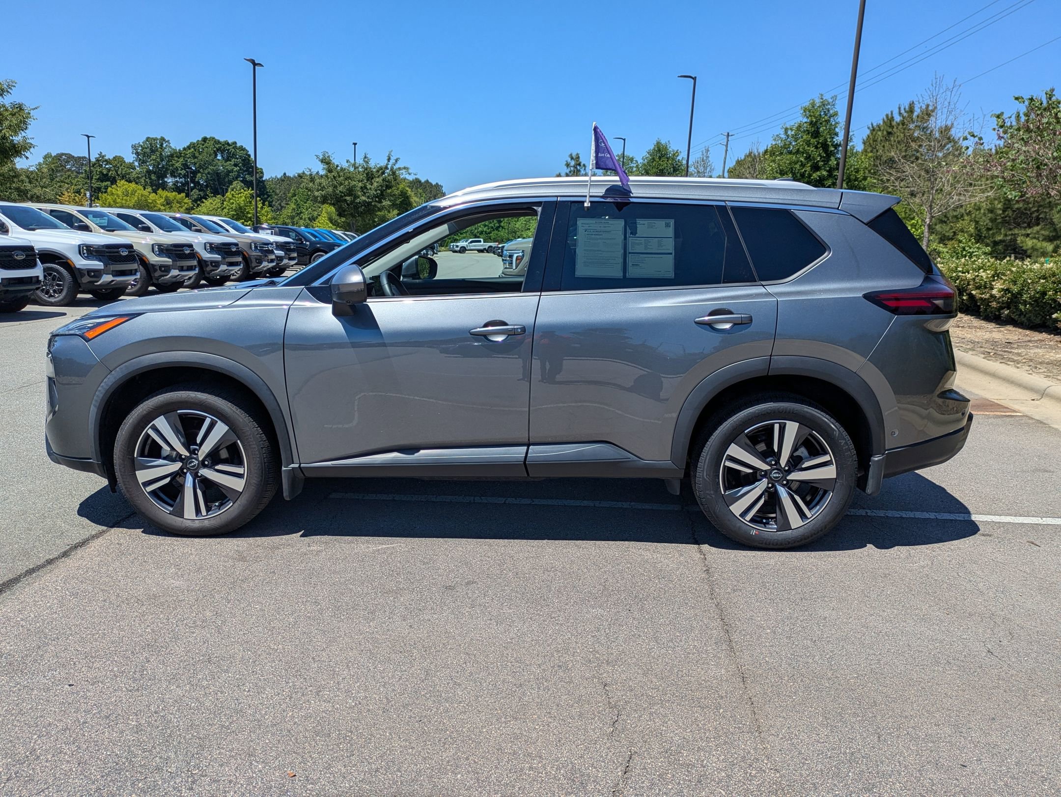 Used 2024 Nissan Rogue SL FWD image 7