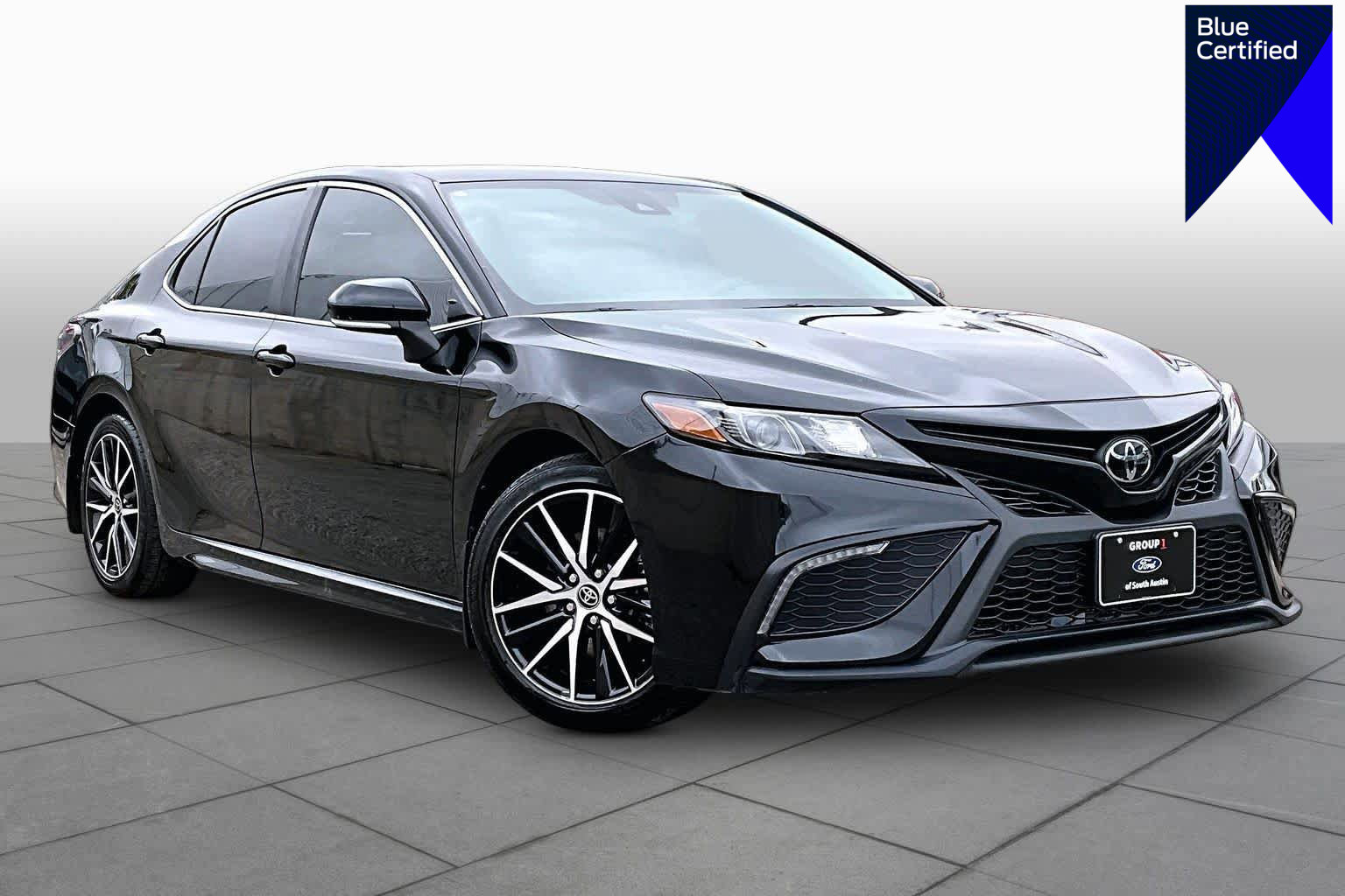 Used 2023 Toyota Camry SE FWD image 1