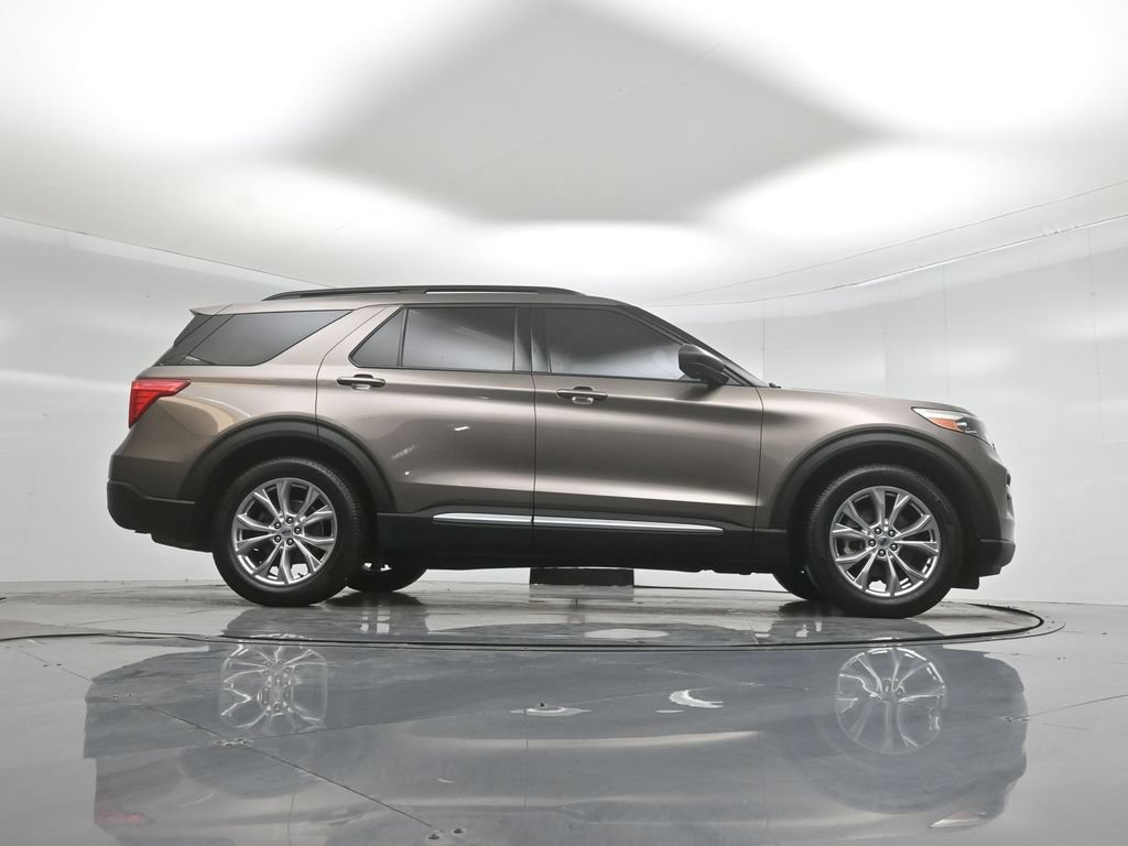 Certified 2021 Ford Explorer XLT w/ Equipment Group 202A RWD image 48