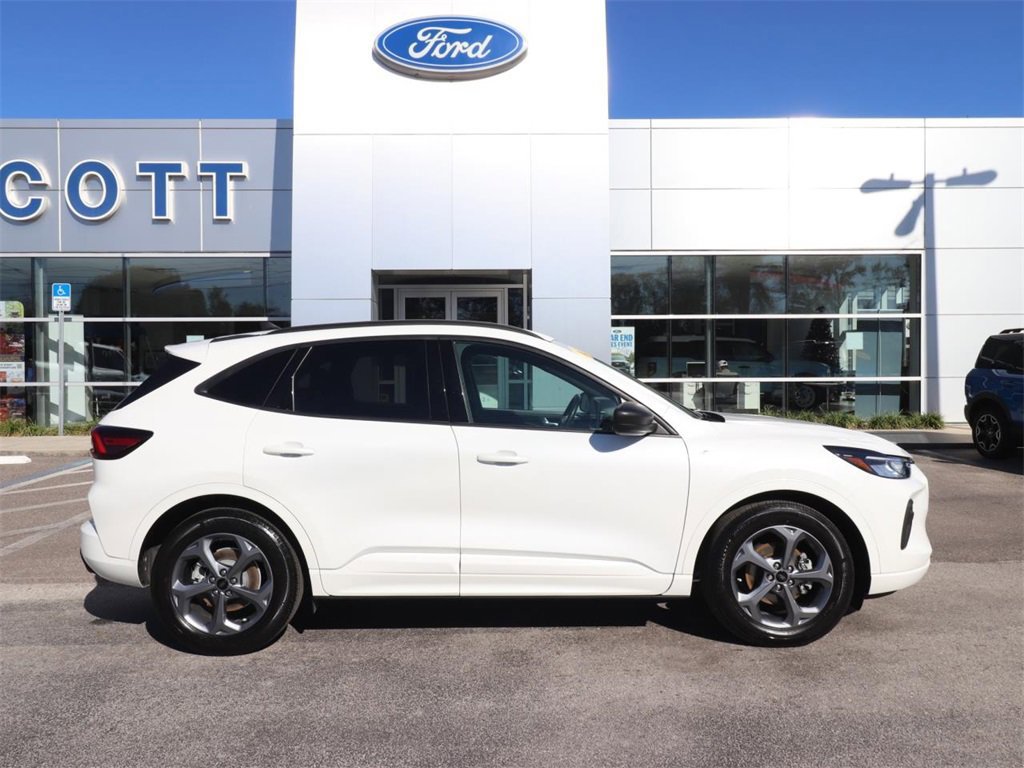Certified 2023 Ford Escape ST-Line w/ Tech Pack #1 image 6