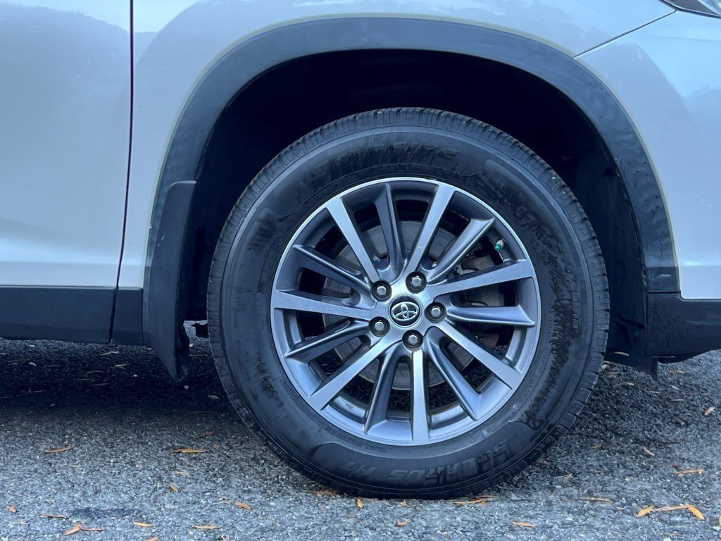 Used 2019 Toyota Highlander XLE image 9