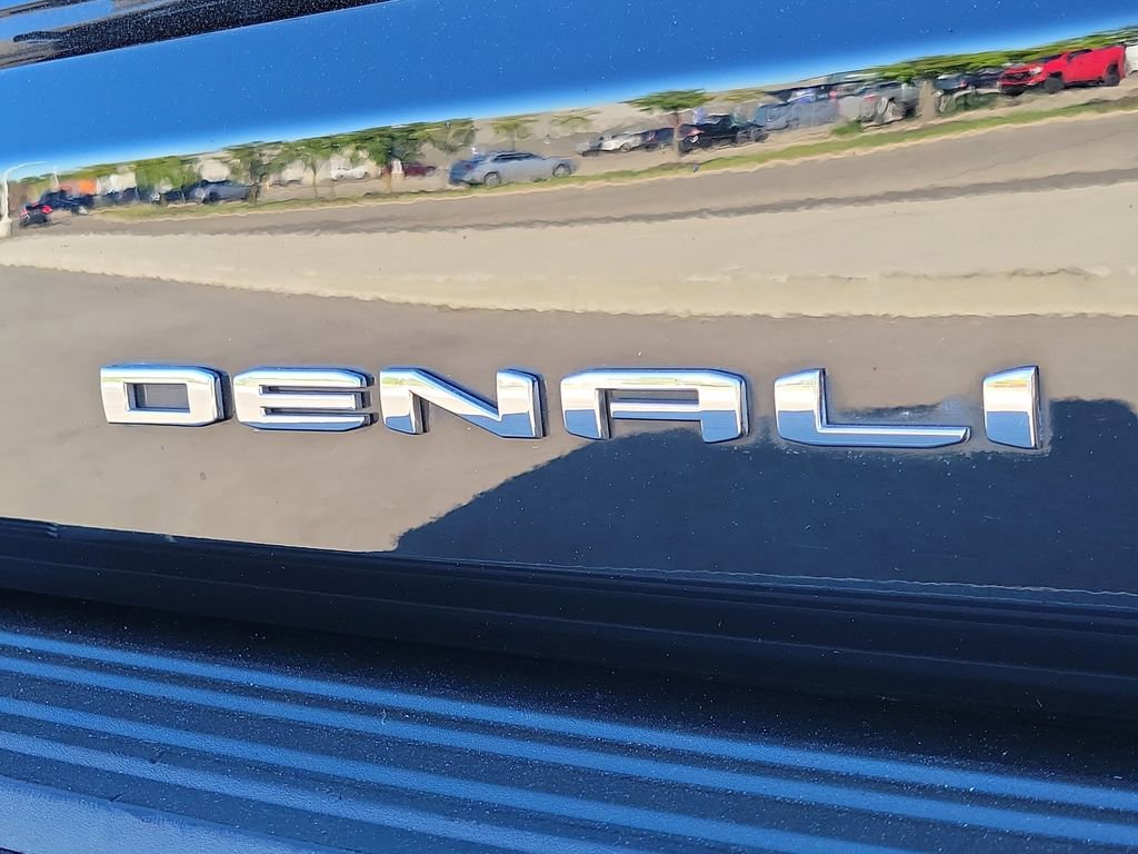 Used 2021 GMC Yukon Denali w/ Denali Premium Package AWD/4WD image 6