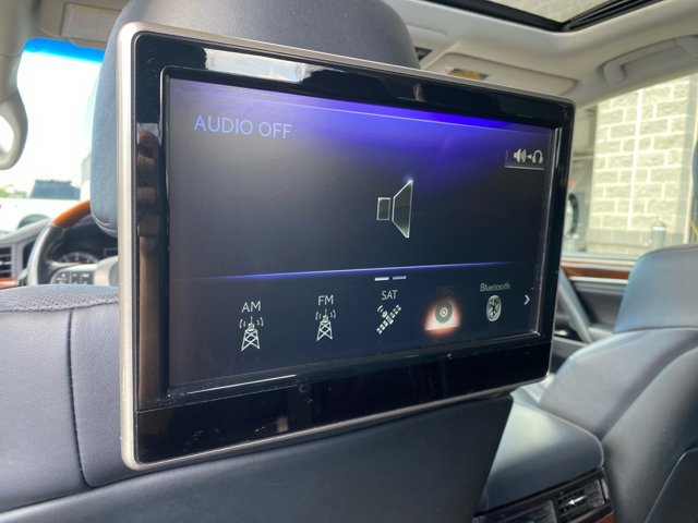 Used 2017 Lexus LX 570 4WD w/ Luxury Package image 32