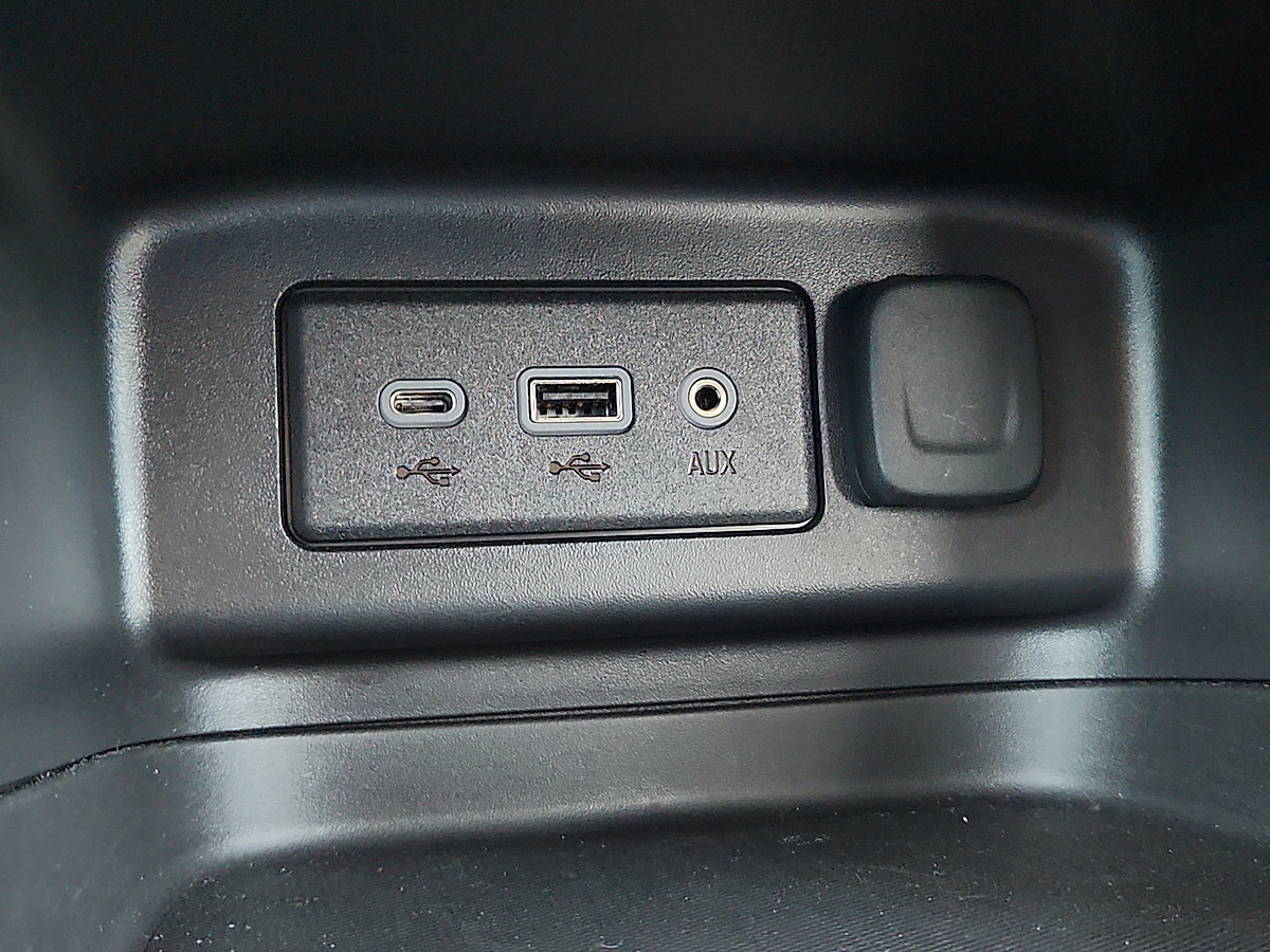 Used 2024 Chevrolet Equinox LT FWD image 9