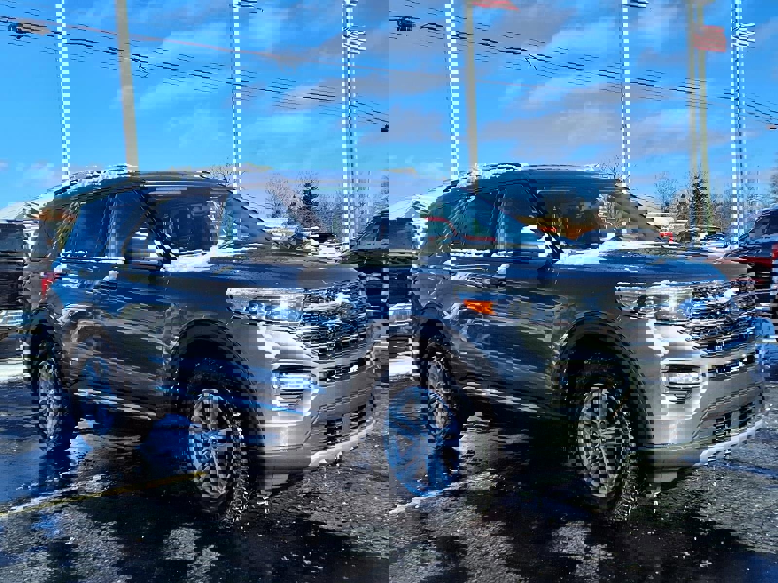 Certified 2022 Ford Explorer XLT w/ Equipment Group 202A image 5