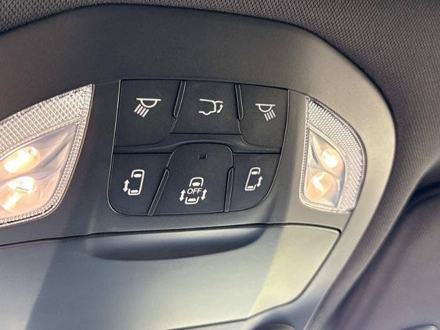 Used 2025 Chrysler Pacifica Limited FWD image 28