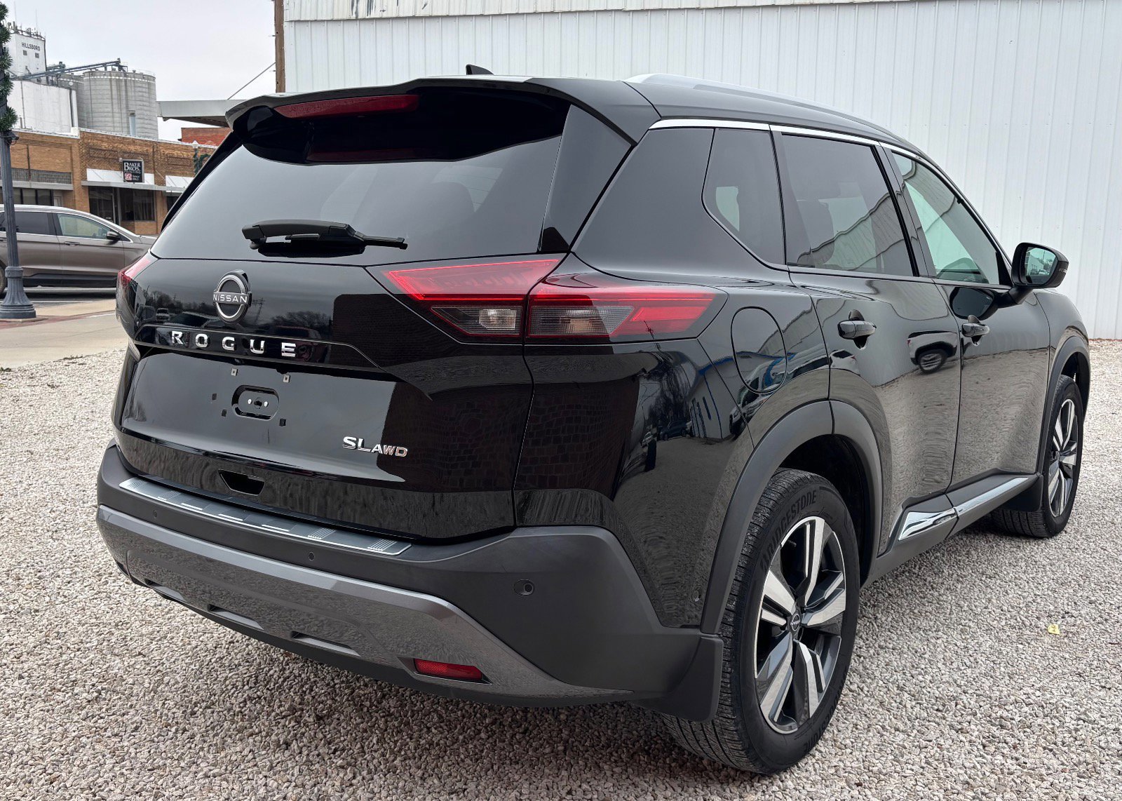 Used 2023 Nissan Rogue SL w/ SL Premium Package image 5