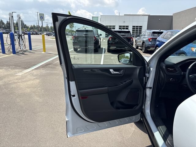 Certified 2025 Ford Escape ST-Line Select AWD/4WD image 26