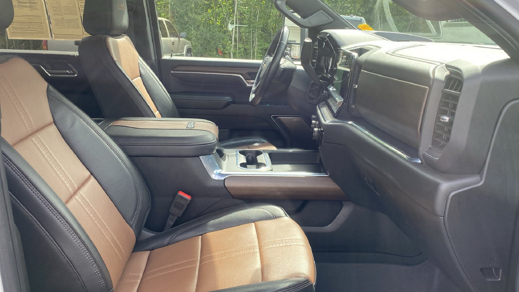 Used 2025 Chevrolet Silverado 3500 High Country w/ High Country Premium Package AWD/4WD image 12