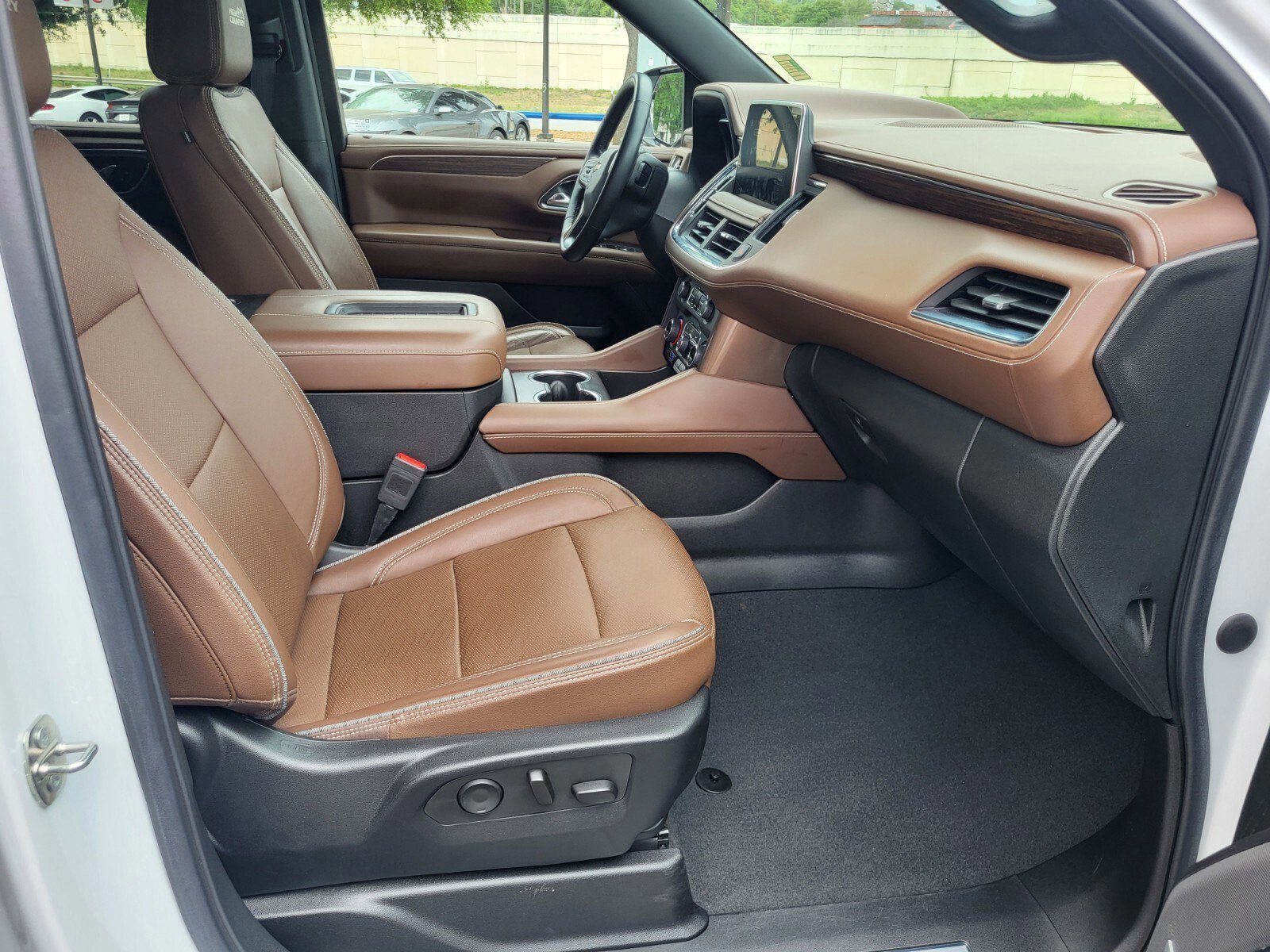 Used 2023 Chevrolet Tahoe High Country w/ Premium Package image 13