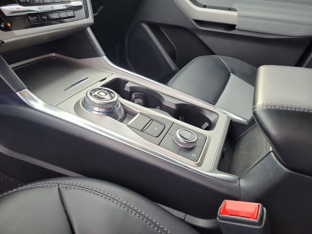 Certified 2022 Ford Explorer XLT w/ Equipment Group 202A image 29