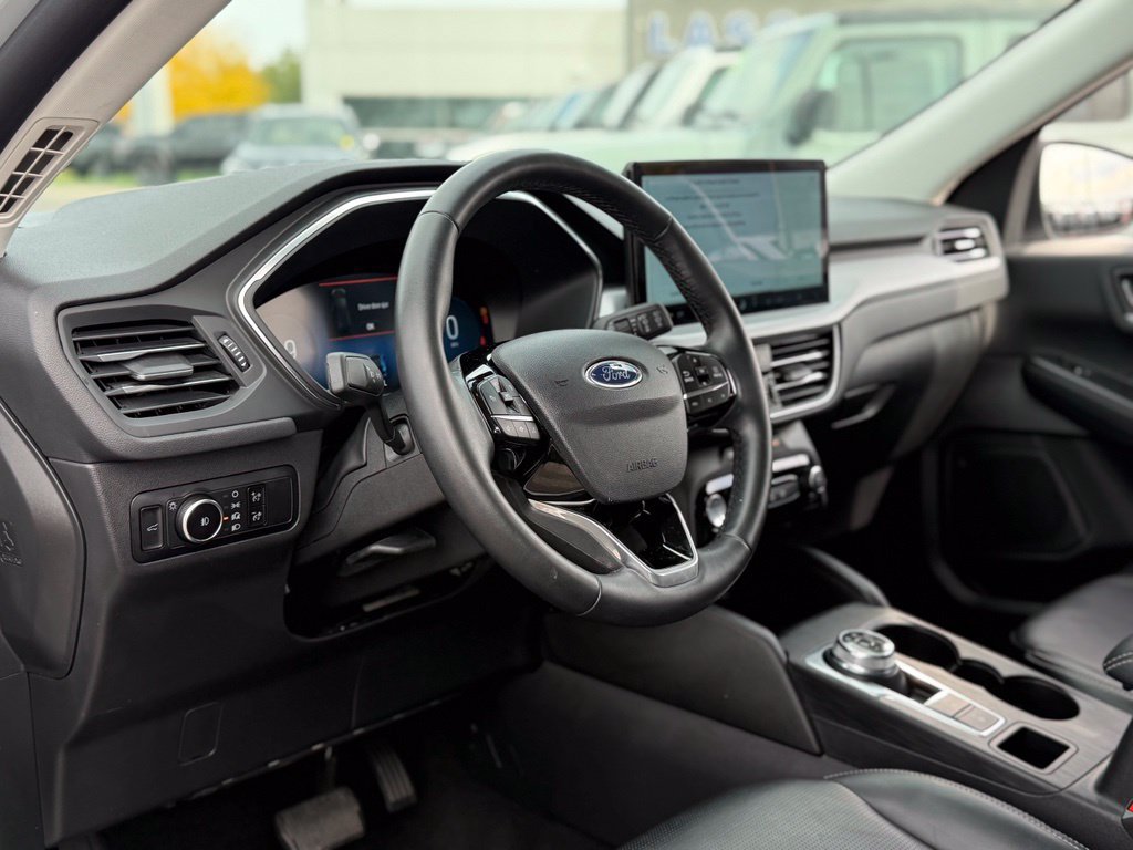 Certified 2025 Ford Escape Platinum AWD/4WD image 54