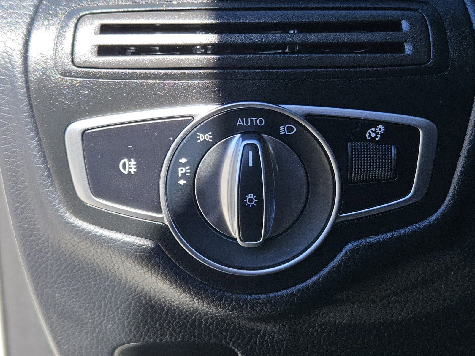 Used 2021 Mercedes-Benz GLC 300 image 24