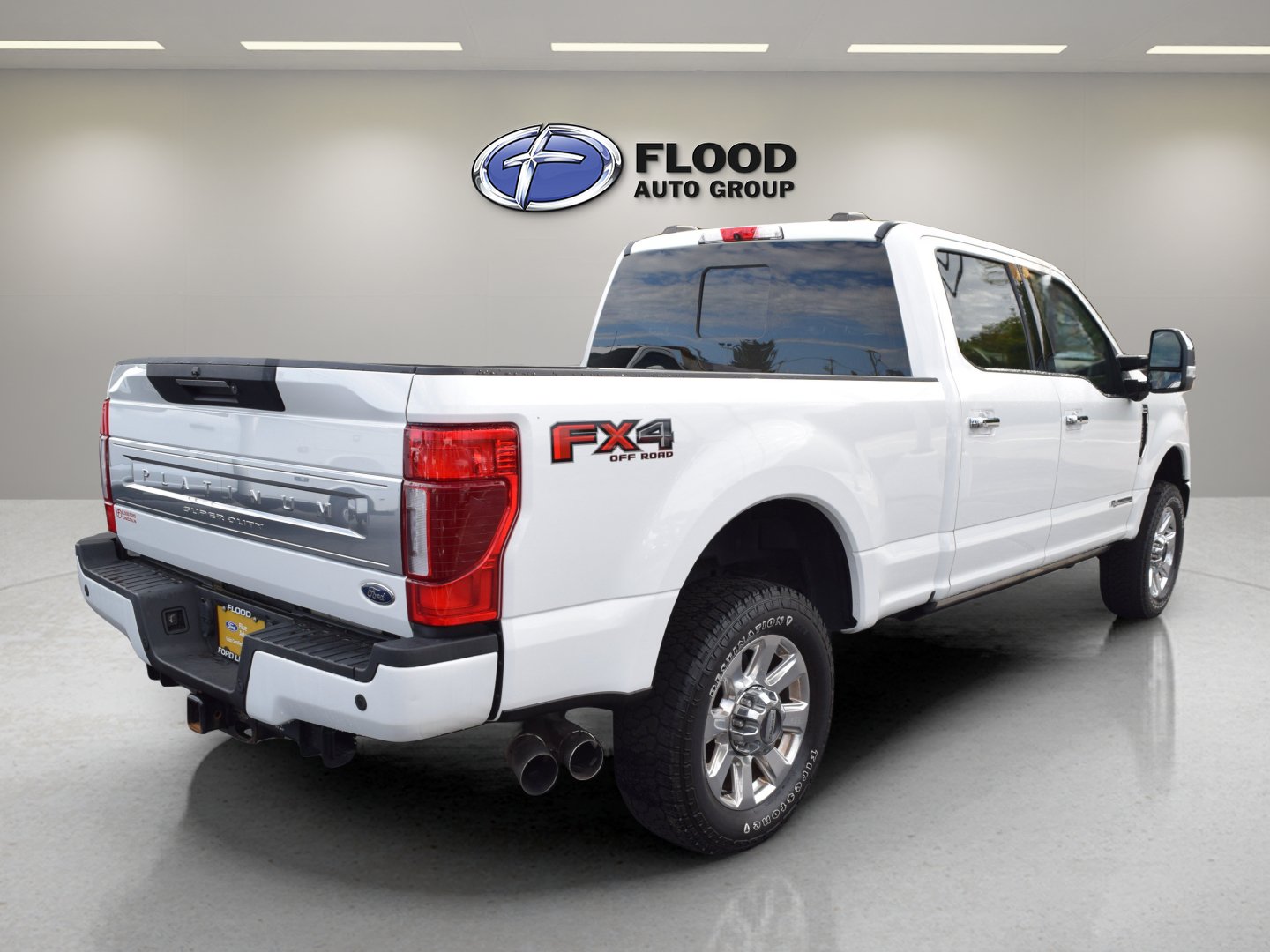 Certified 2022 Ford F350 Platinum w/ FX4 Off-Road Package AWD/4WD image 4