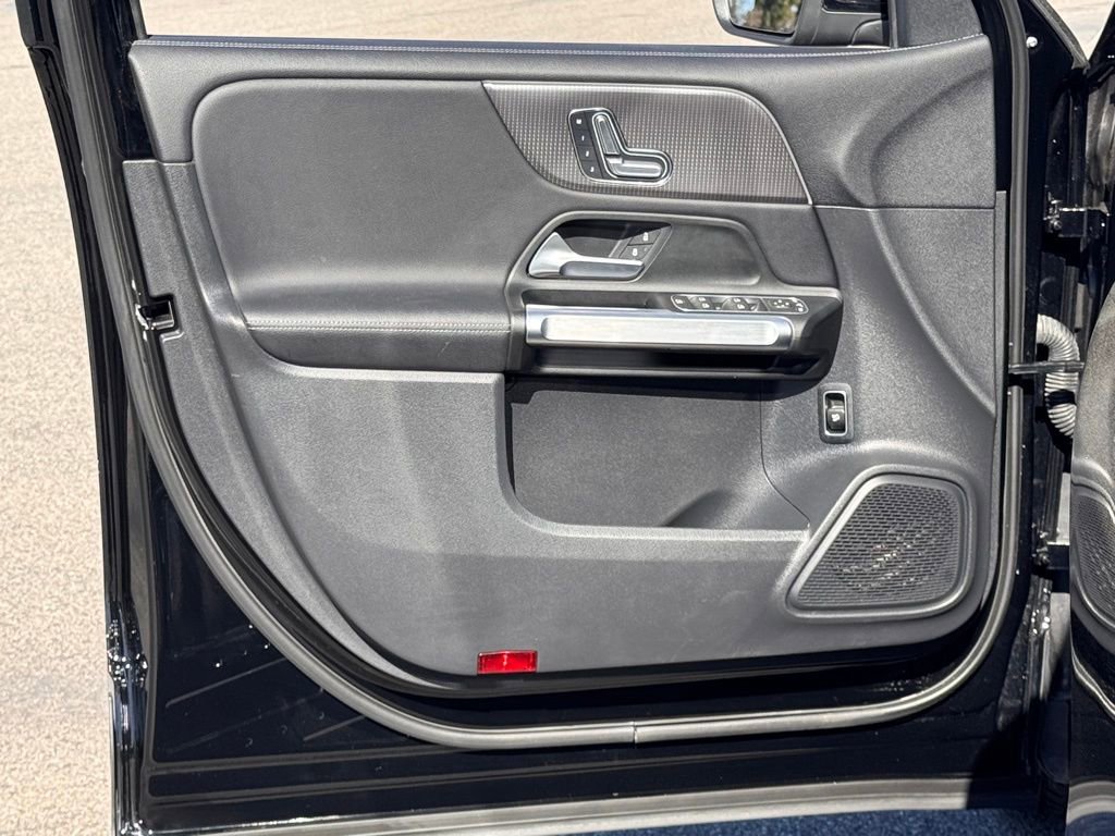 Used 2023 Mercedes-Benz EQB 300 300 image 16