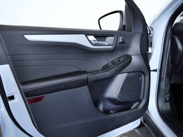 Certified 2025 Ford Escape Platinum AWD/4WD image 16