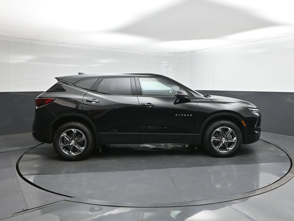 Used 2025 Chevrolet Blazer LT FWD image 10