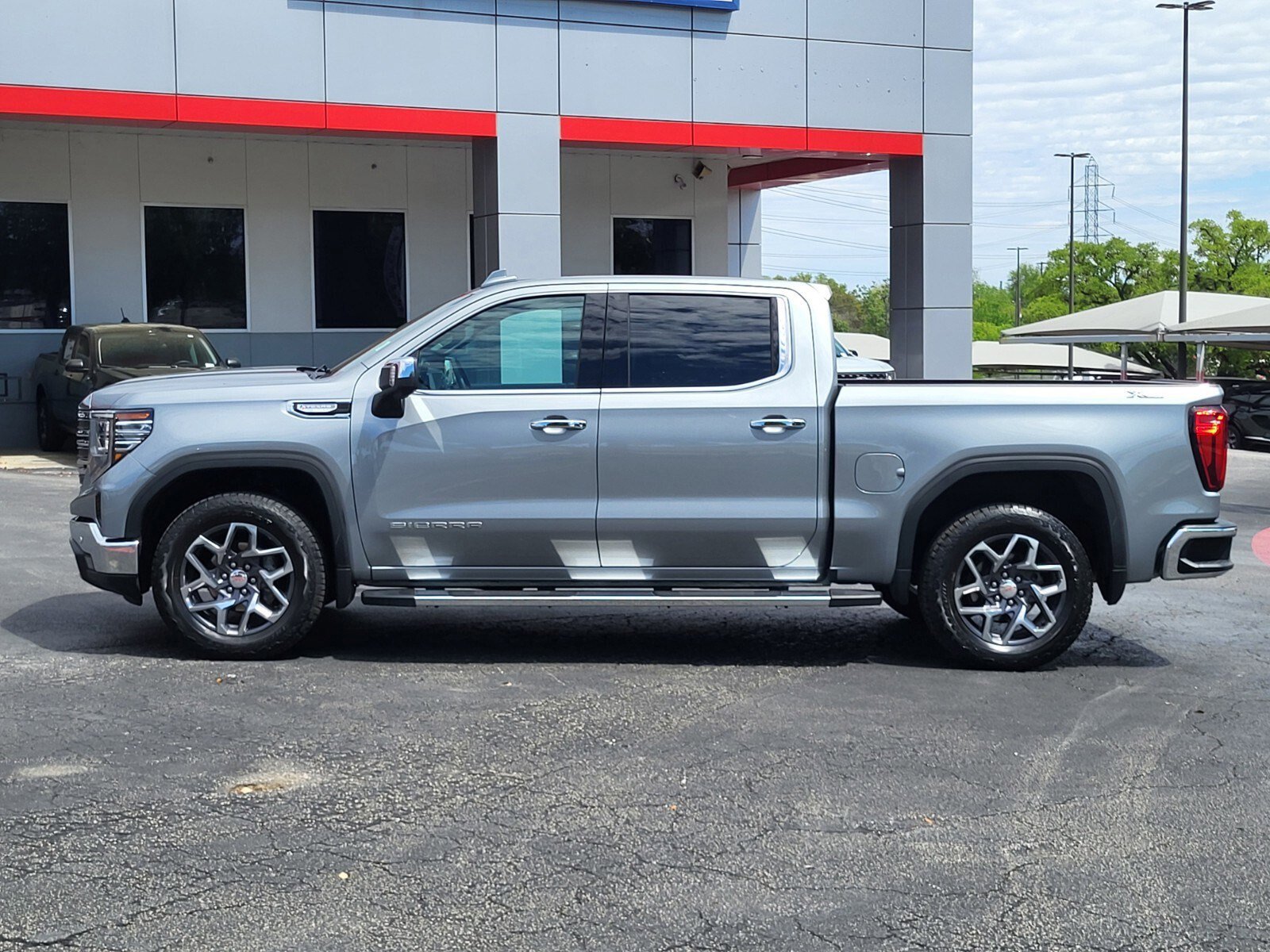 Used 2026 GMC Sierra 1500 SLT image 6