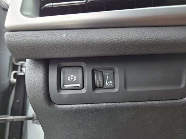 Used 2025 Cadillac XT4 Premium Luxury FWD image 24