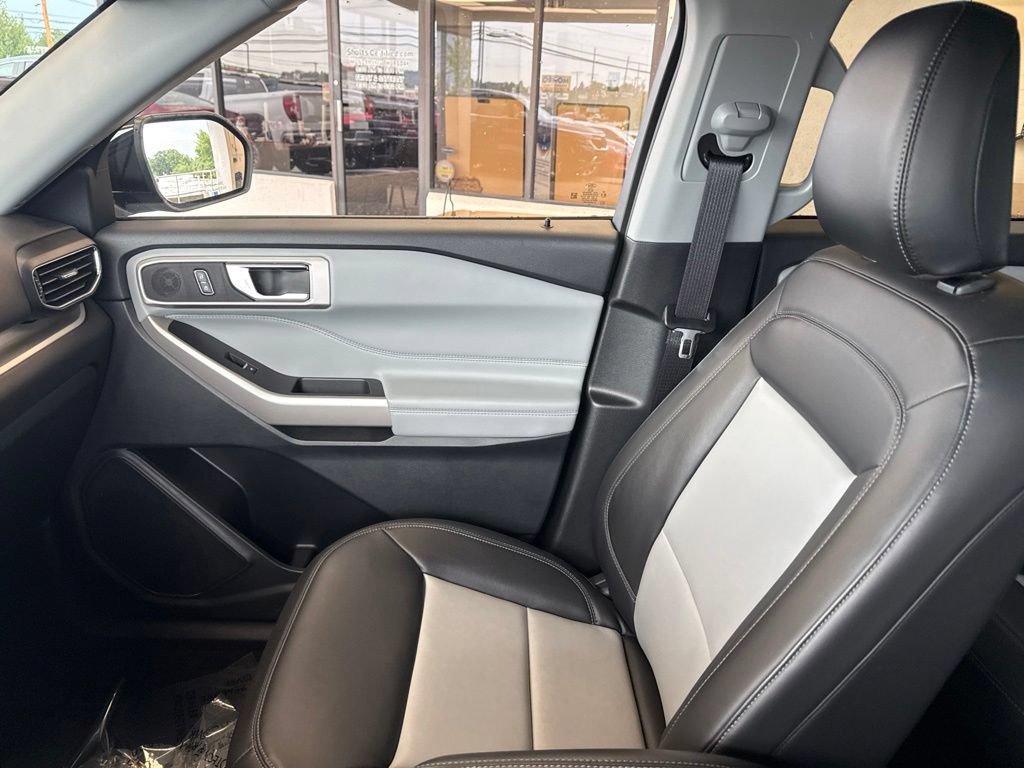 Certified 2024 Ford Explorer XLT w/ Equipment Group 202A AWD/4WD image 22