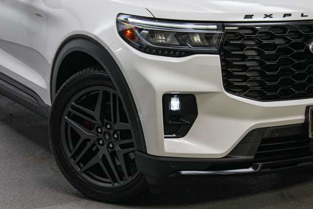 Certified 2025 Ford Explorer ST AWD/4WD image 2