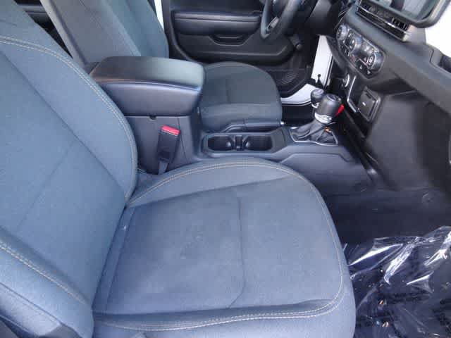 Used 2024 Jeep Gladiator Sport AWD/4WD image 14
