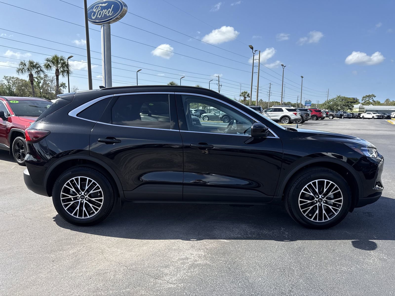 Certified 2025 Ford Escape SE image 3