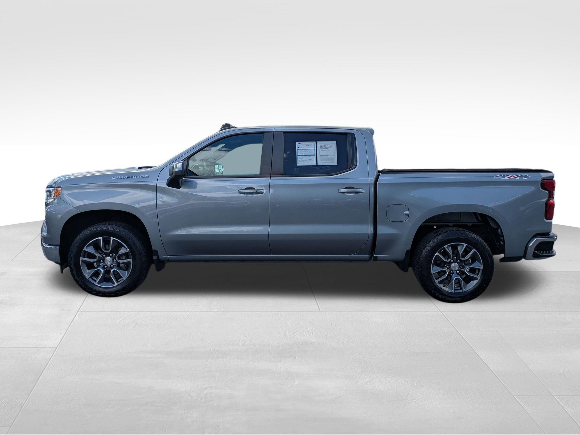 Used 2023 Chevrolet Silverado 1500 LT AWD/4WD image 9
