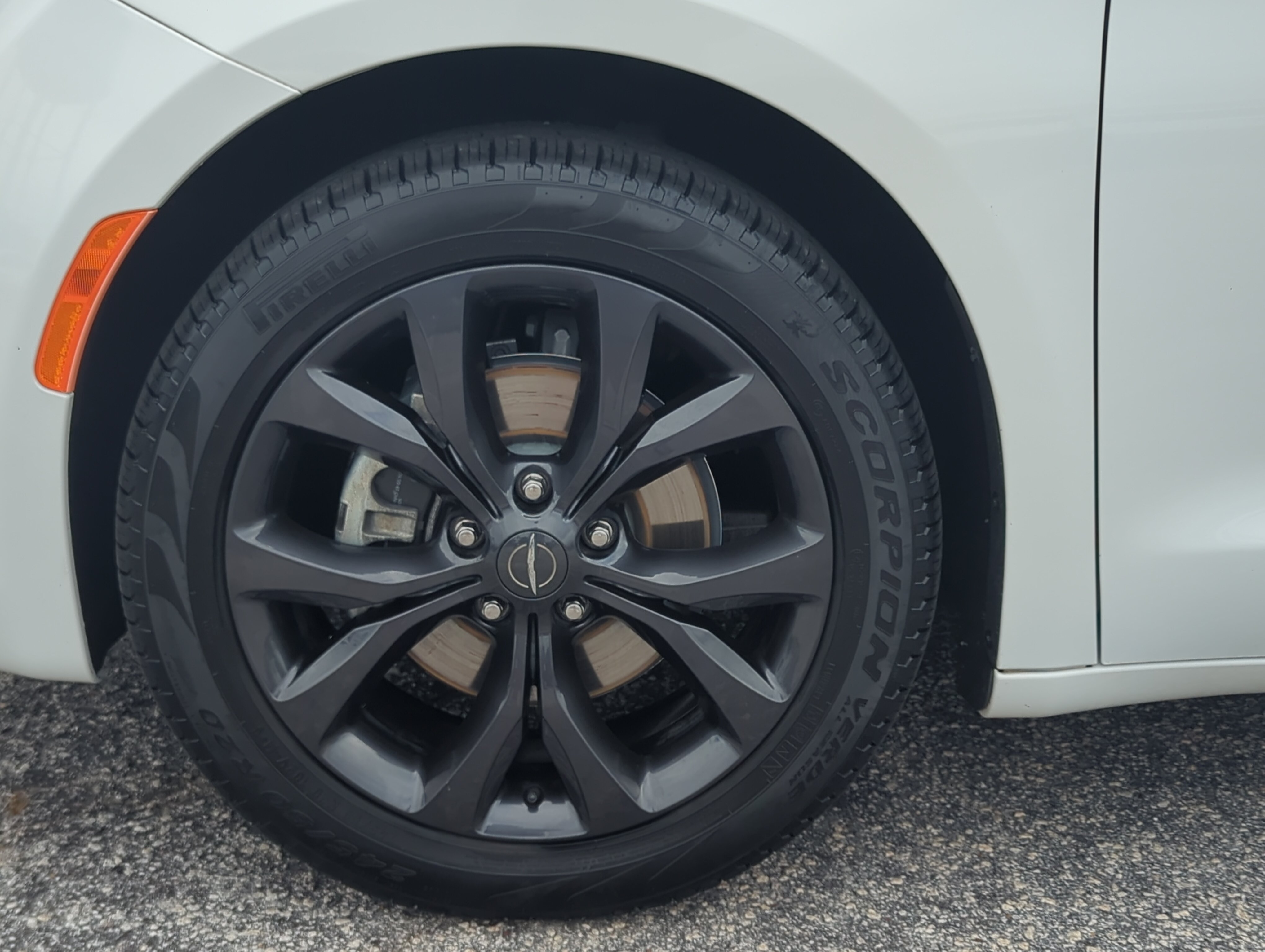 Used 2019 Chrysler Pacifica Touring Plus w/ S Appearance Package FWD image 9