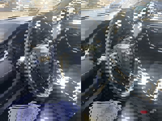 Used 2023 Toyota RAV4 XLE Premium image 8