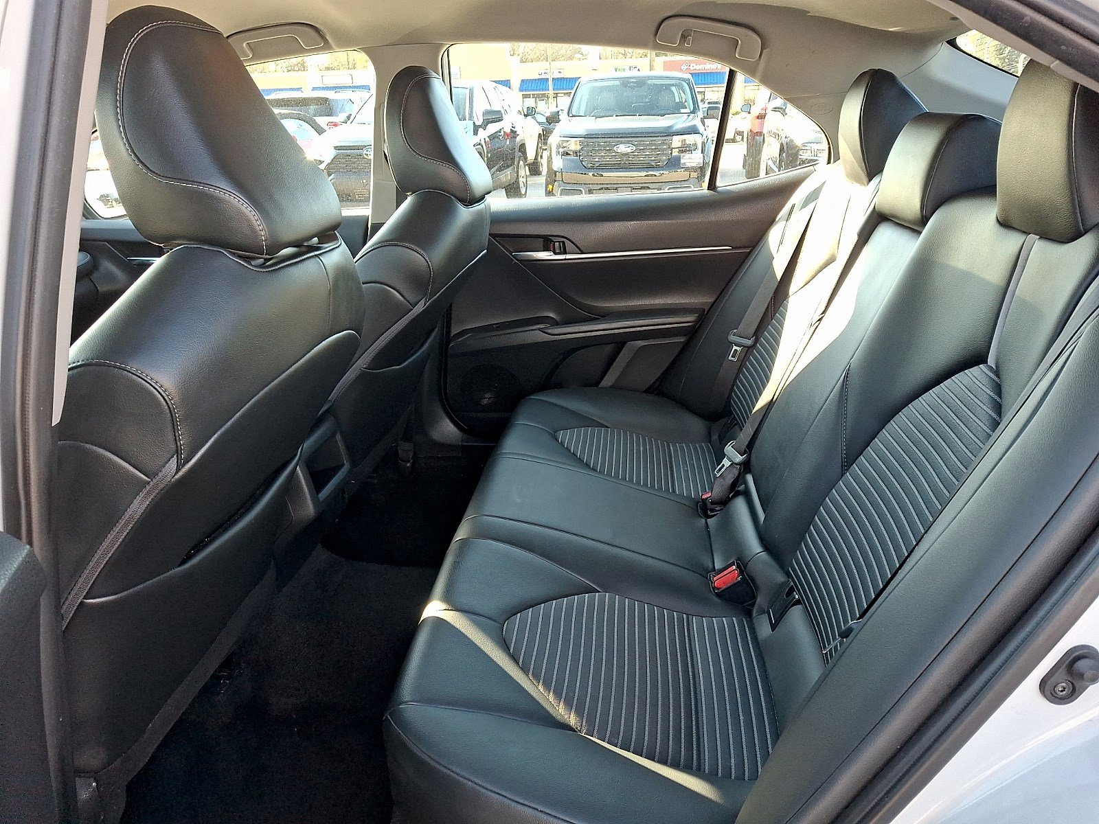 Used 2024 Toyota Camry SE image 9