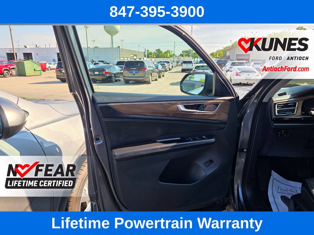 Used 2024 Volkswagen Atlas SE AWD/4WD image 13