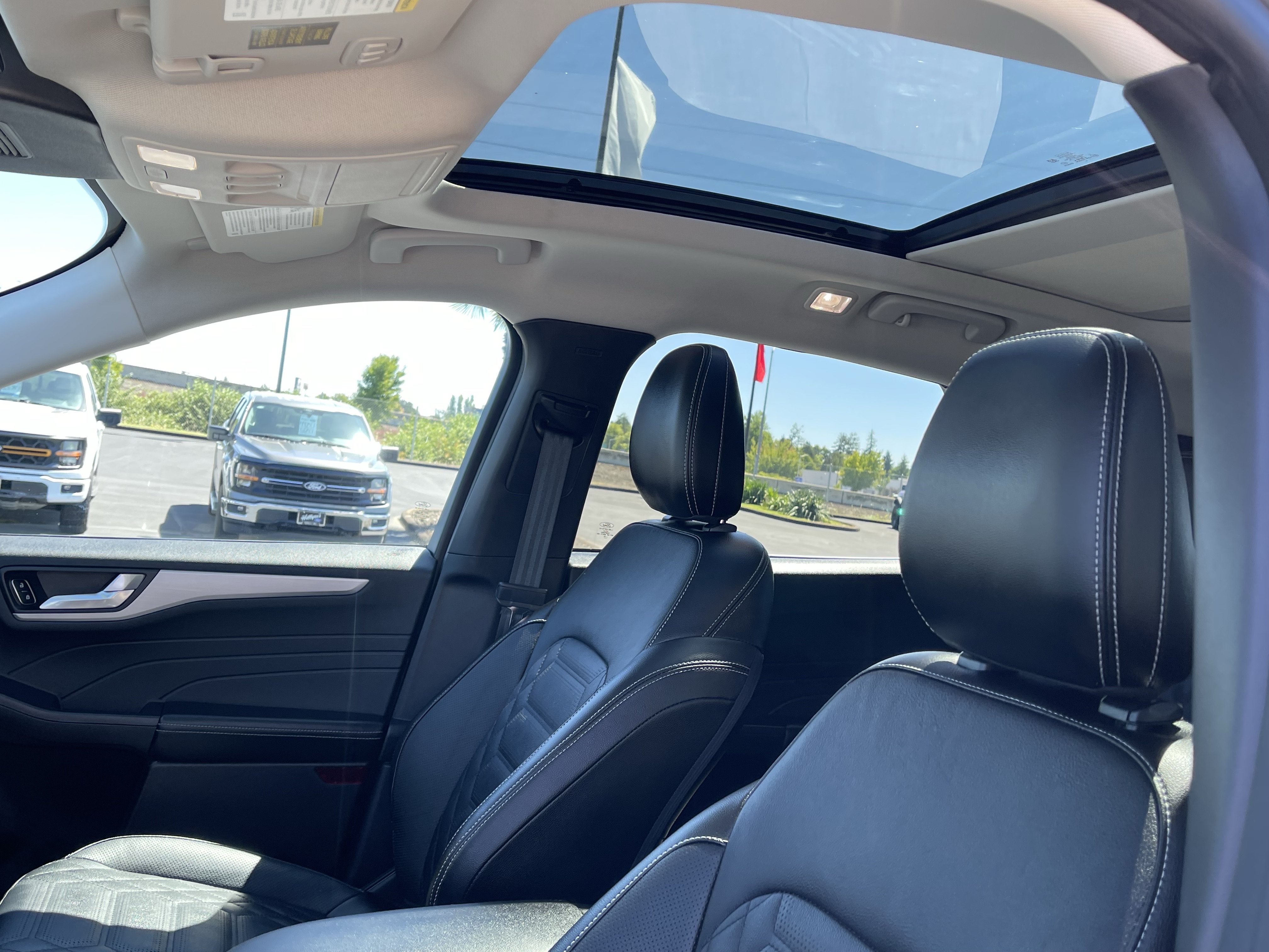 Certified 2023 Ford Escape Platinum w/ Premium Technology Package AWD/4WD image 18