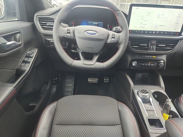 Certified 2023 Ford Escape ST-Line w/ Tech Pack #1 AWD/4WD image 9