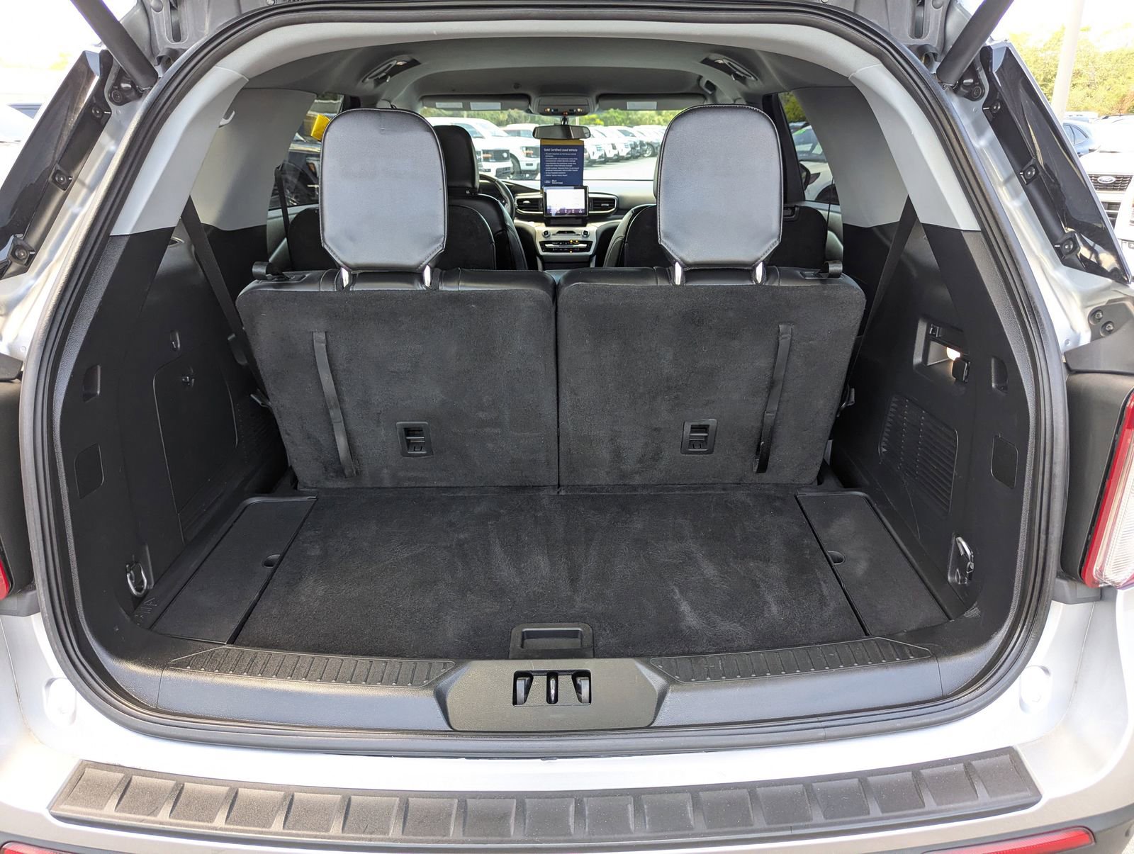 Certified 2023 Ford Explorer XLT w/ Equipment Group 202A RWD image 12