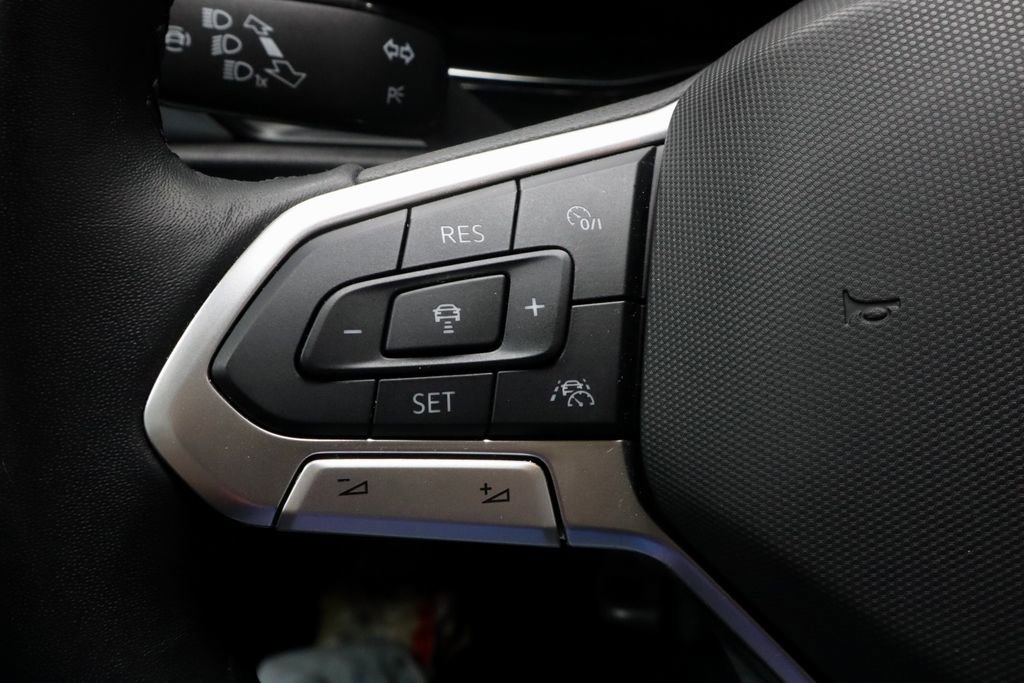 Used 2023 Volkswagen Jetta SE w/ Panoramic Sunroof Package FWD image 27