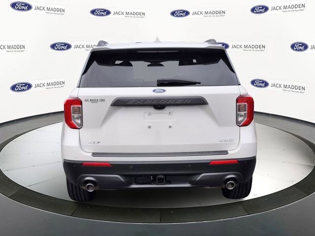 Certified 2022 Ford Explorer XLT w/ Equipment Group 202A image 3
