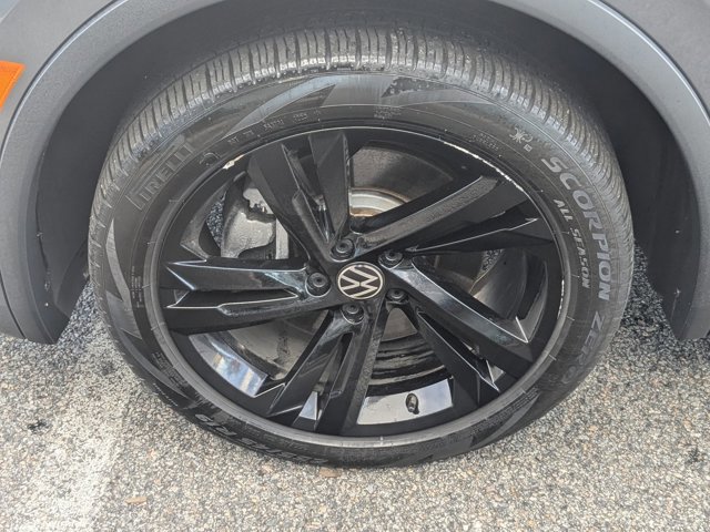 Used 2024 Volkswagen Tiguan SE R-Line image 10