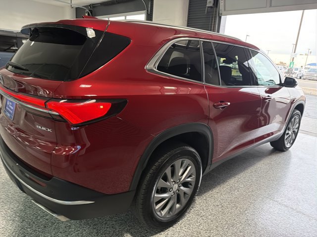 Used 2025 Buick Enclave Preferred image 4